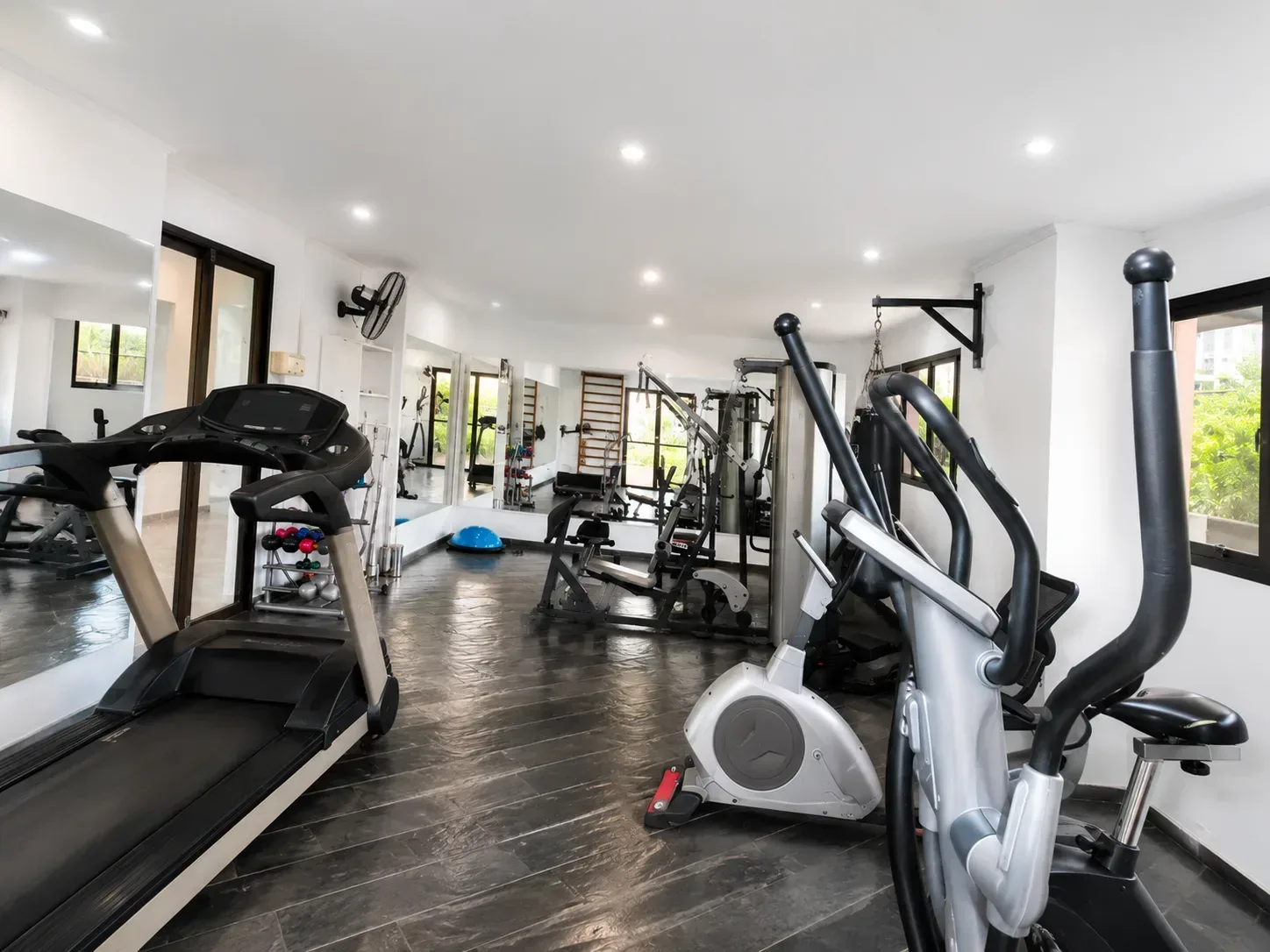 Apartamento 3 Quartos Em Cambuí, Vista Para A Cidade, Andar Alto