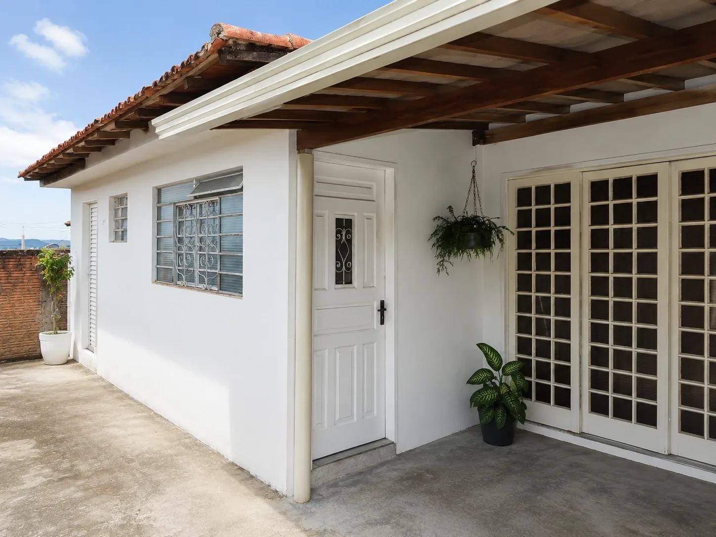 Casa Térrea Com 3 Dormitórios, Suíte e Edícula No Swift – Excelente Potencial Para Retrofit