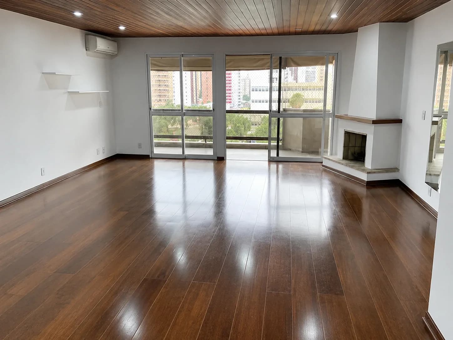 Apartamento 3 Quartos No Cambuí, Com Vista Para Piscina do Tênis Clube, Semi Mobiliado e Pronto Para Morar