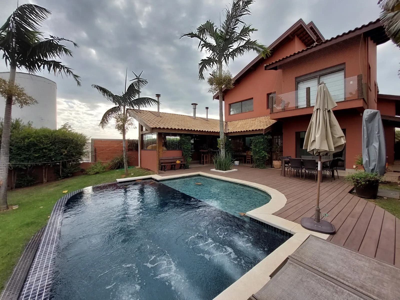 Casa de Alto Padrão Em San Conrado, Sousas, Campinas – Piscina, 3 Suítes e Área Gourmet