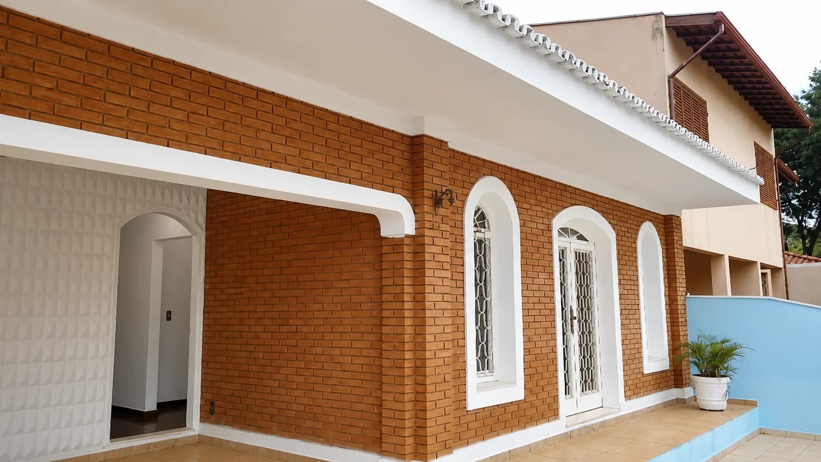 Casa 3 Quartos Com Suíte Em Vila Nova, Esquina Com Visibilidade