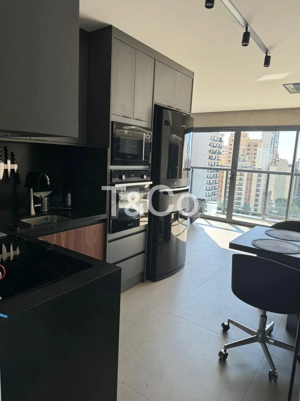 Studio Mobiliado No Cambuí Com Piscina e Garagem Coberta, Prédio Novo