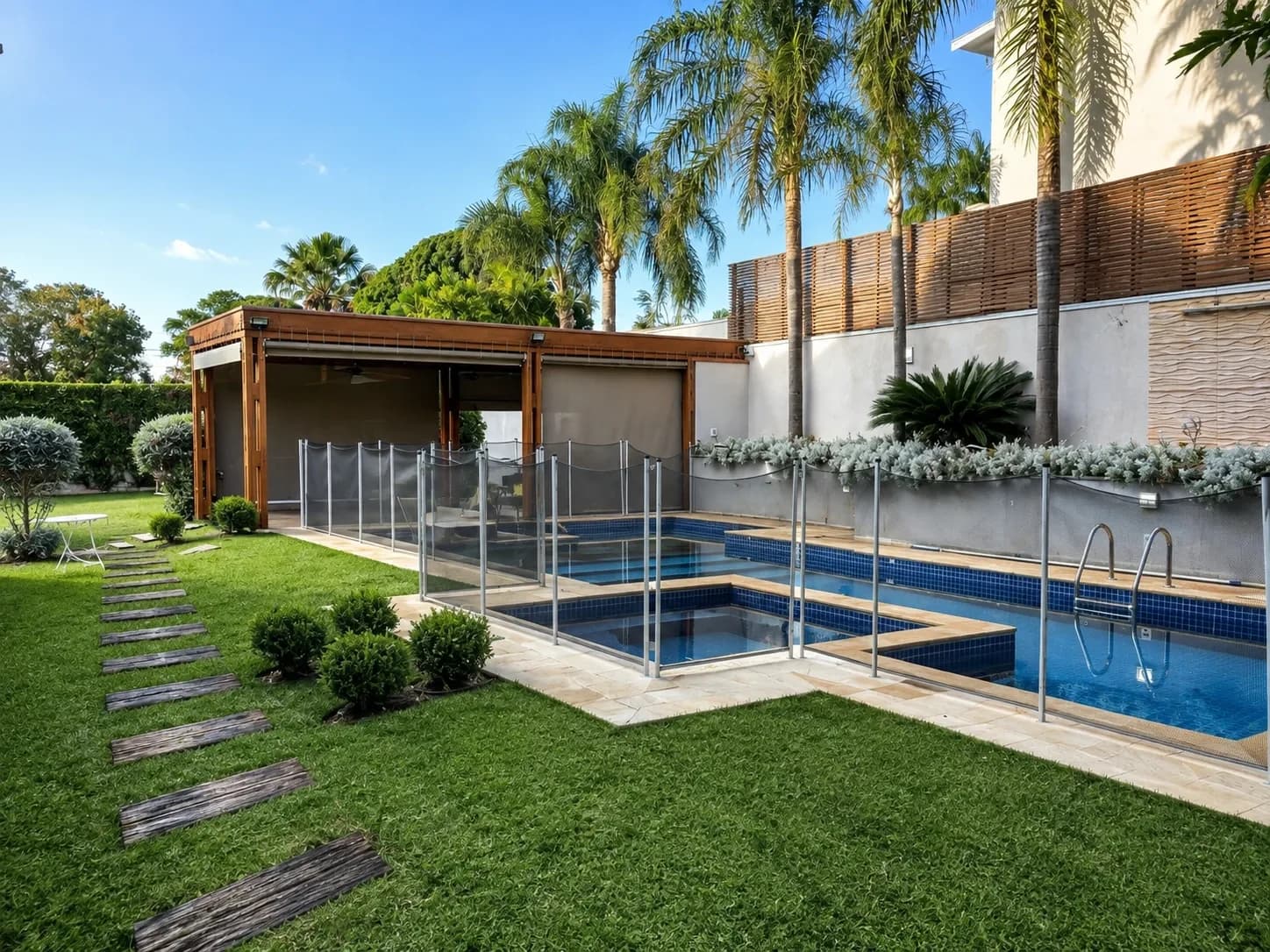 Casa de Alto Padrão Em Localização Privilegiada No Parque Xangrilá