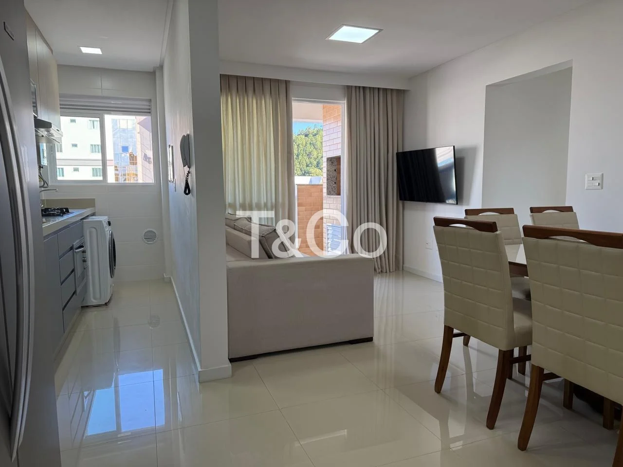 Apartamento Porteira Fechada No Edifício Punta Hermosa – Bairro das Nações, BC