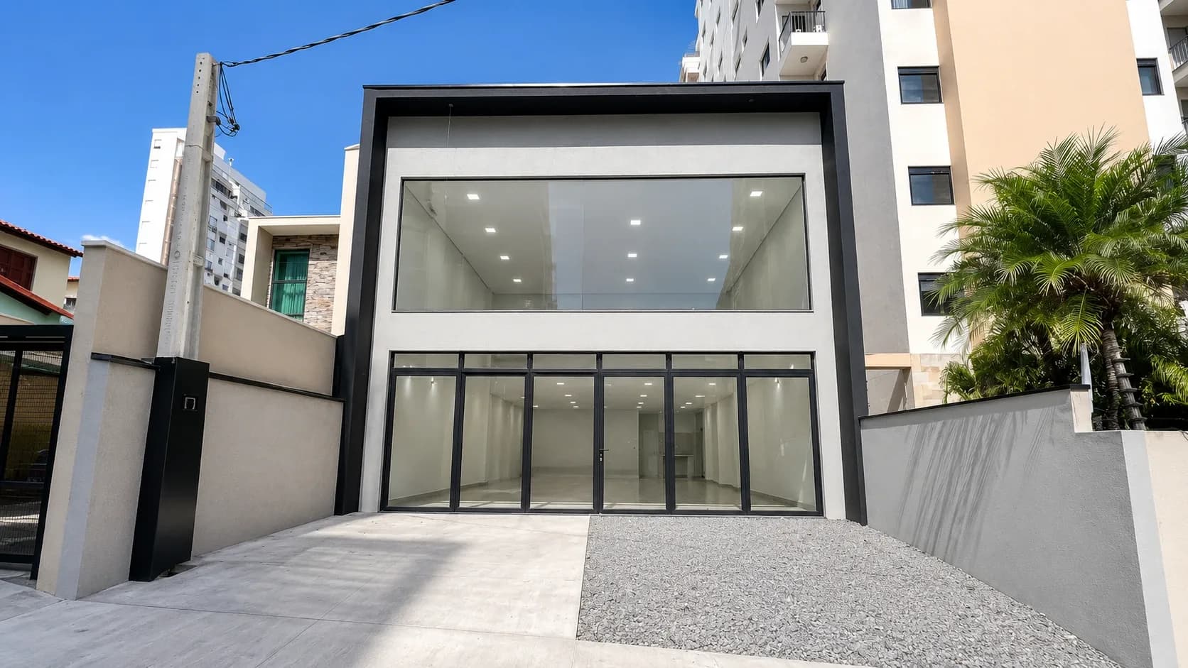 Salão Comercial 472m² No Cambuí Com 4 Vagas de Garagem