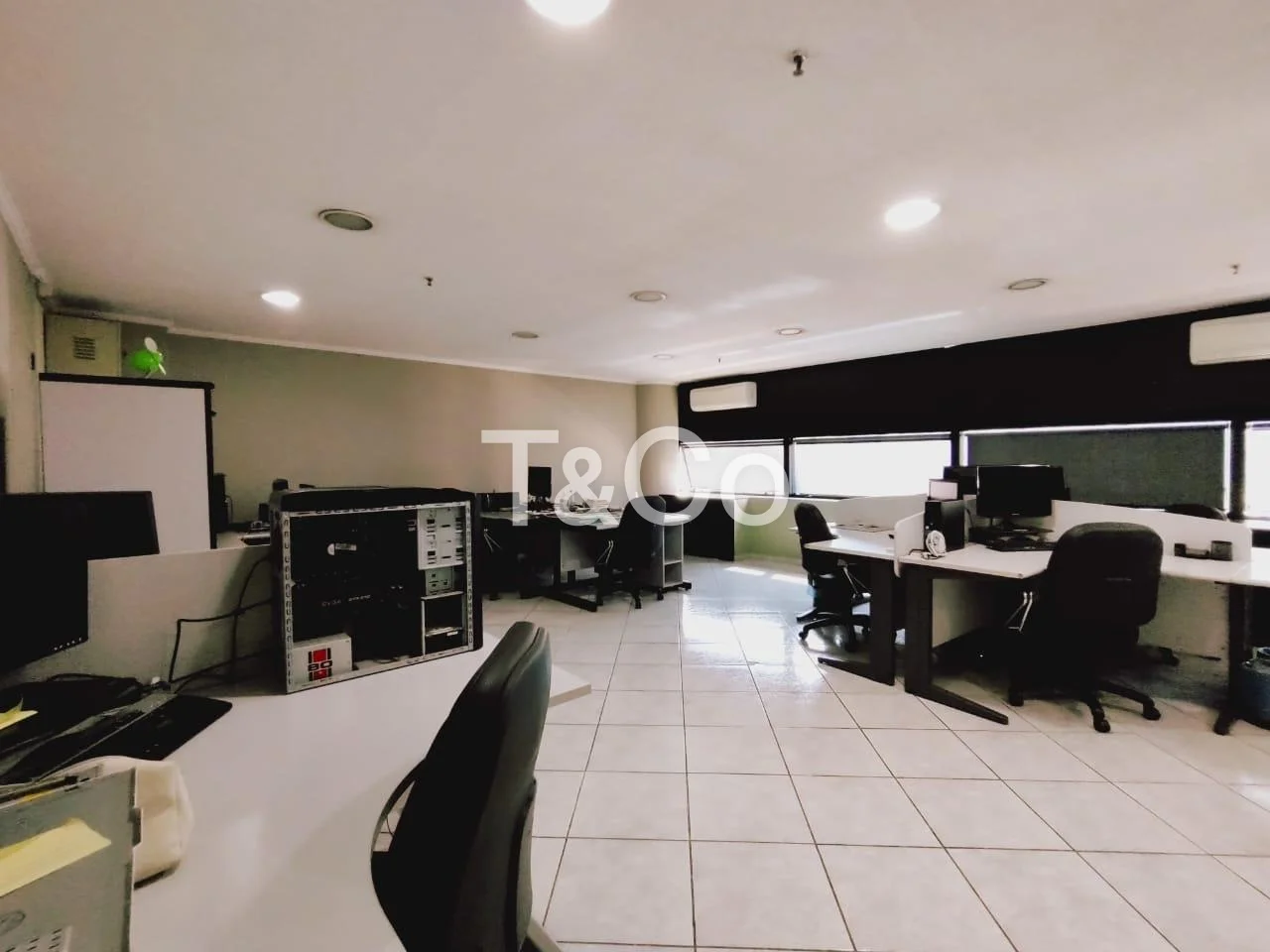 Sala Comercial No Centro Com 2 Garagens Cobertas