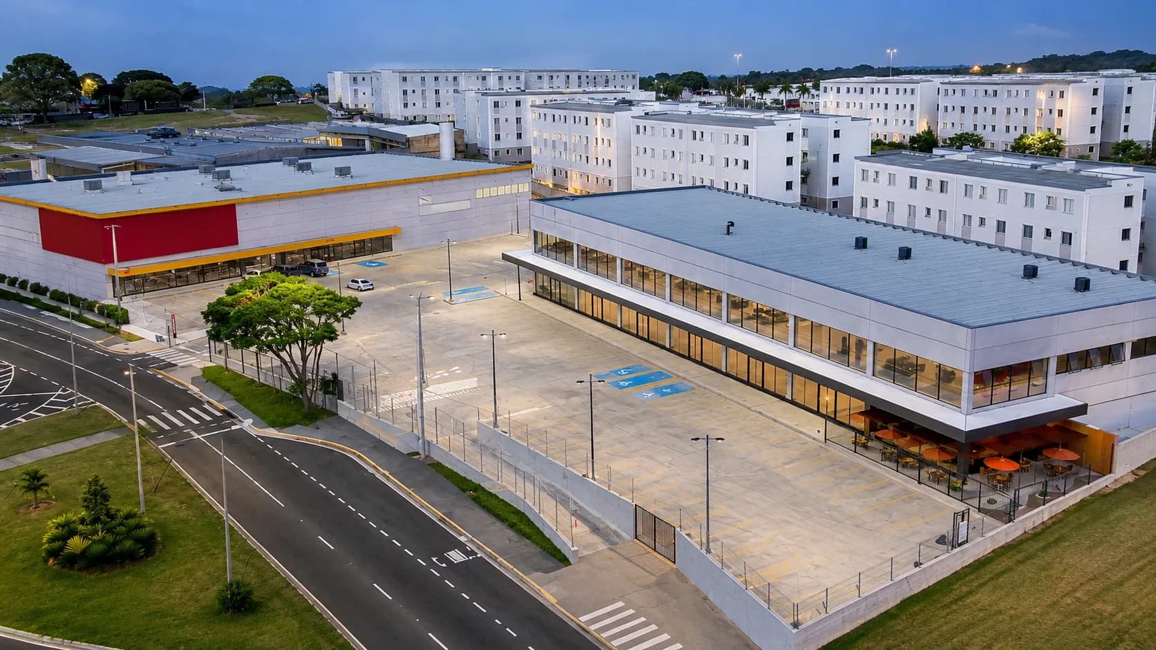 Área Comercial (Shopping) 5.227m² Em Salto Com 165 Vagas de Garagem e Segurança 24h