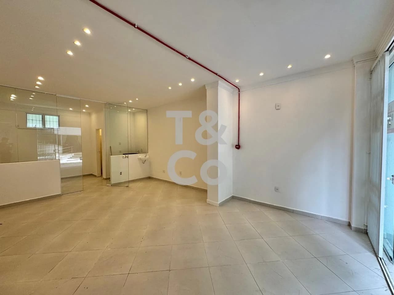 Sala Comercial Para Locação No Centro de Balneário Camboriú
