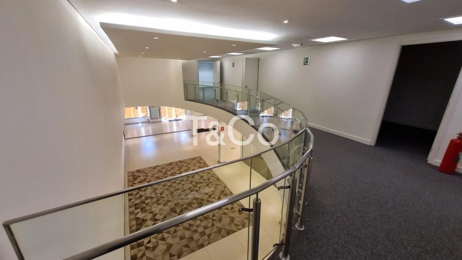 Prédio Comercial No Centro de Campinas Com 12 Vagas e Elevador