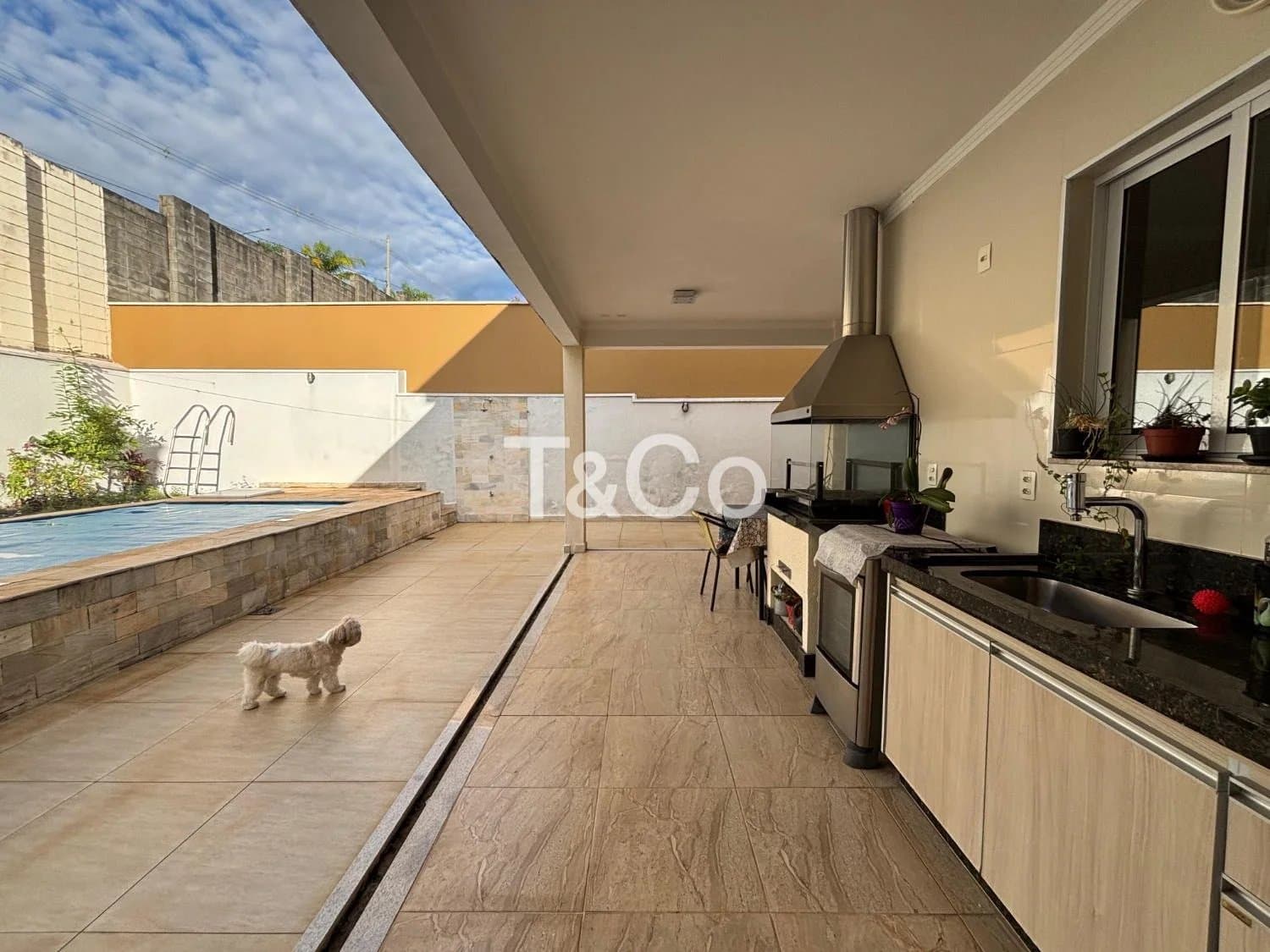 Casa Com Piscina e Suítes No Swiss Park Campinas