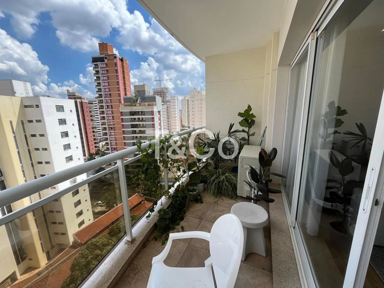 Apartamento 2 Suítes No Cambuí Com 3 Garagens Cobertas
