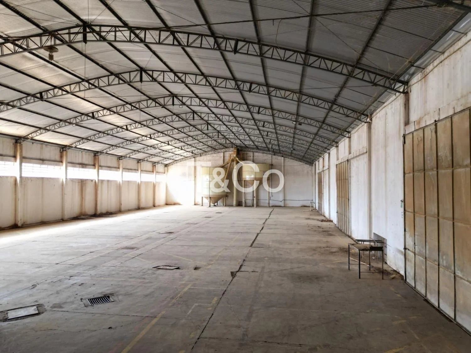 Galpão 4800m² Em Andradas Com 100 Vagas de Garagem