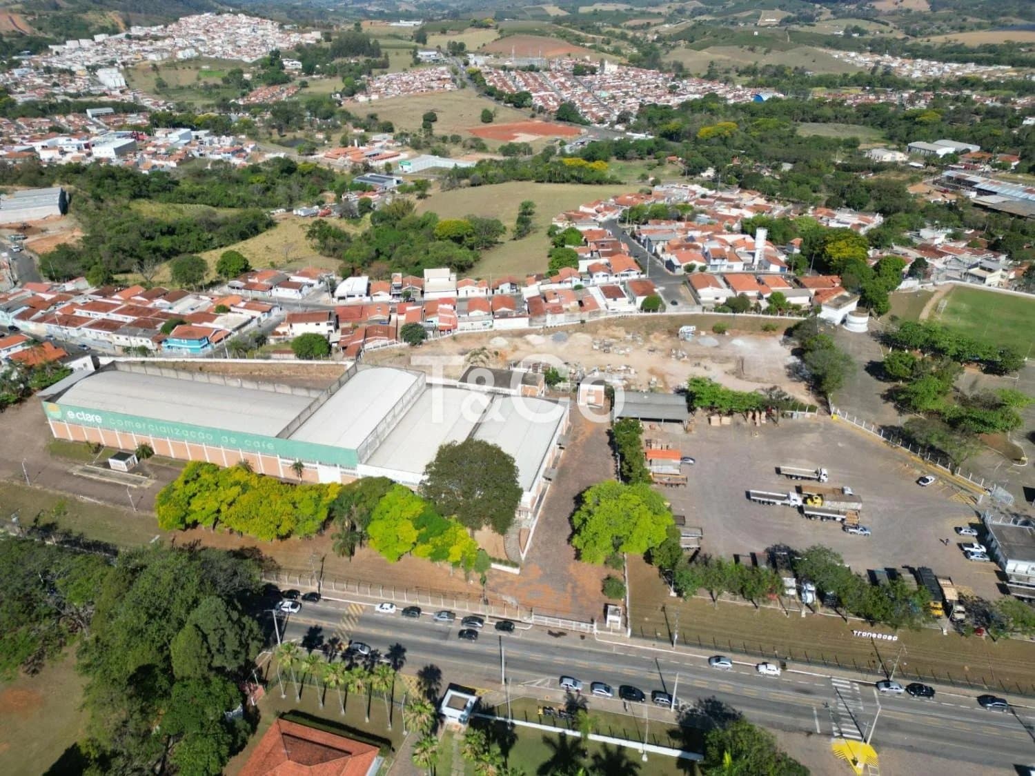 Galpão 4800m² Em Andradas Com 100 Vagas de Garagem