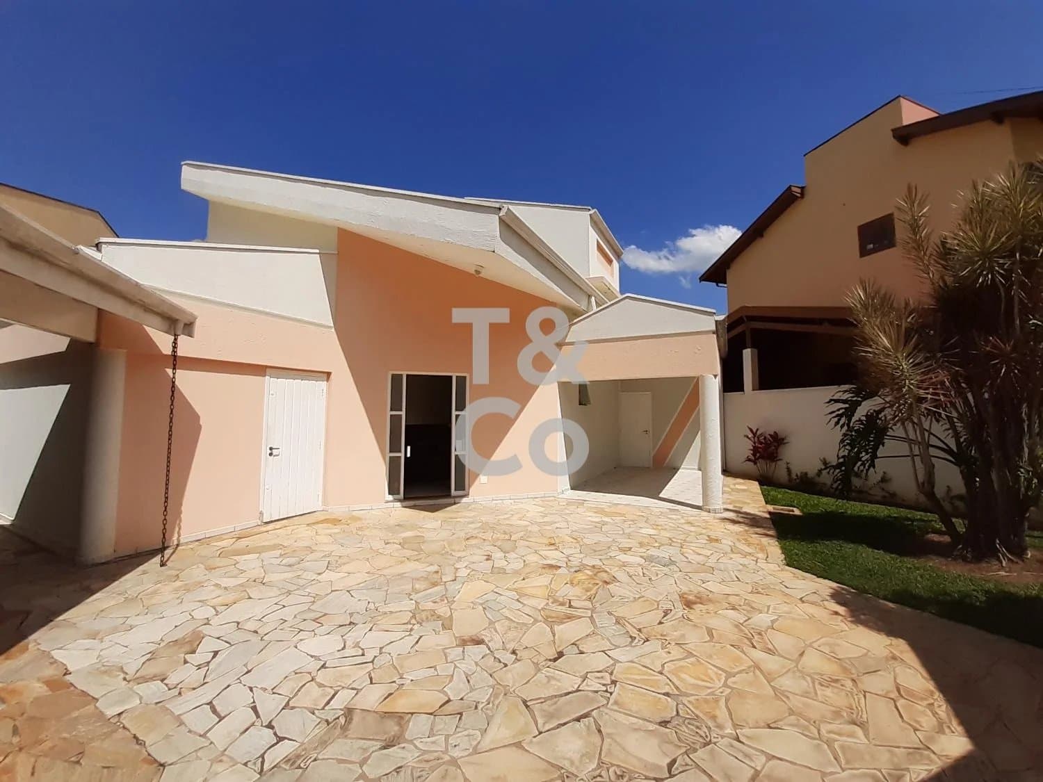 Casa À Venda No San Conrado Com Edícula e Área de Lazer Completa