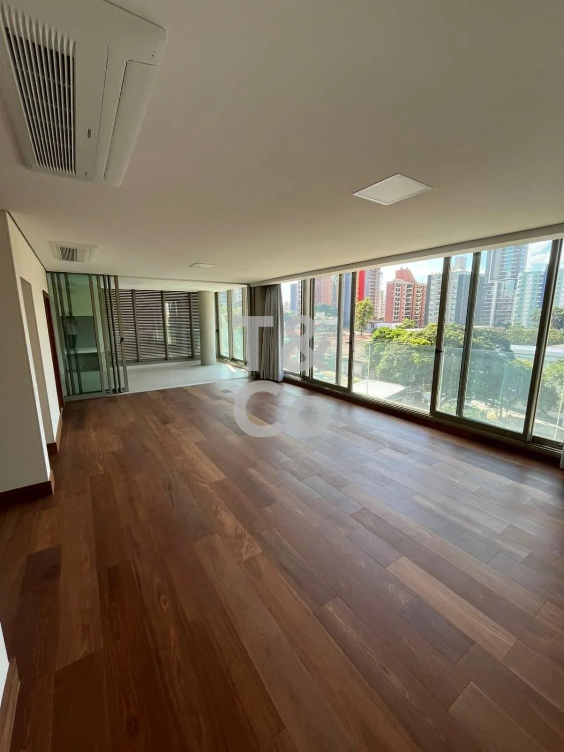 Apartamento 4 Quartos No Cambuí Com 5 Garagens Em Condomínio Completo