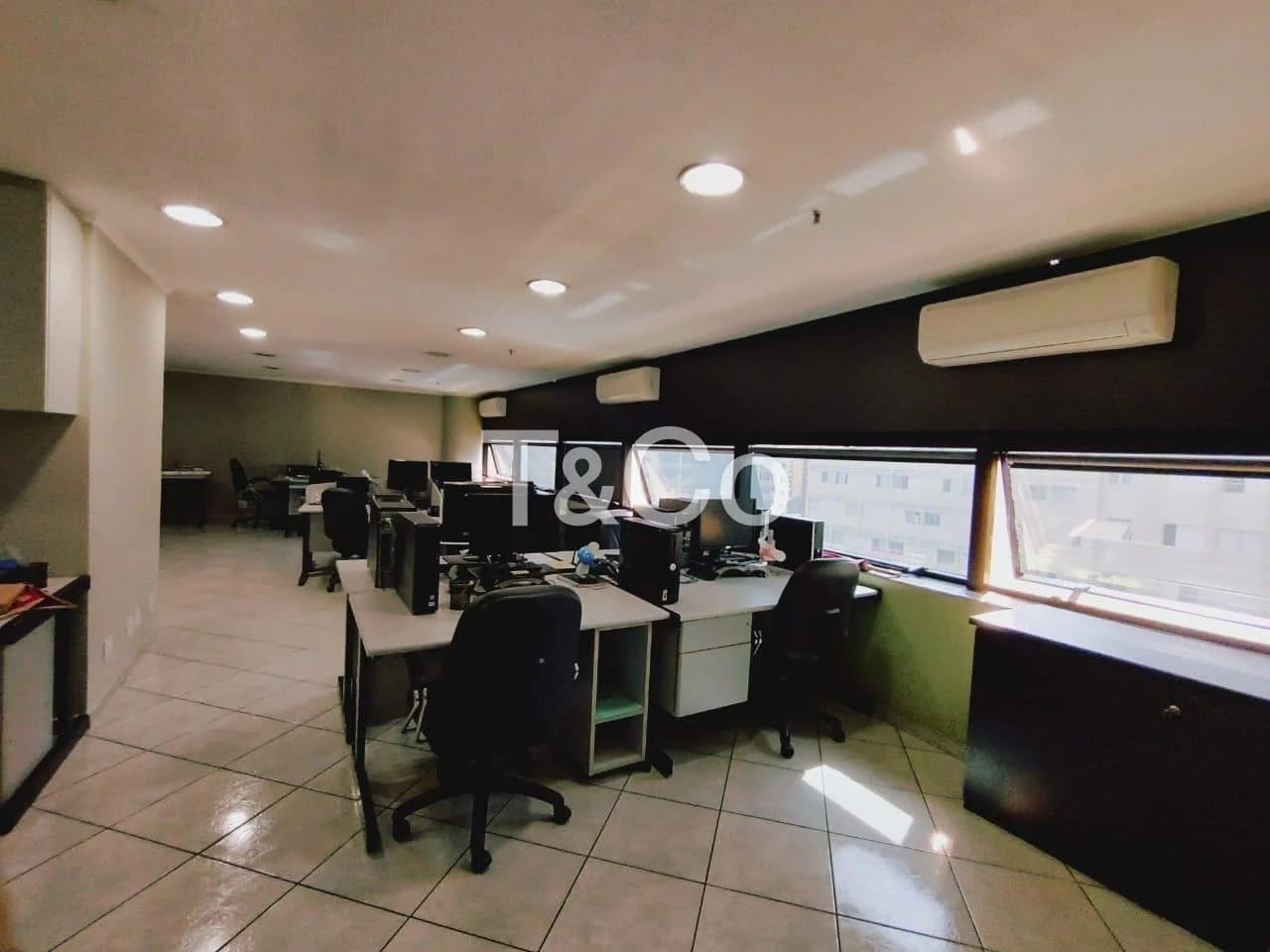 Sala Comercial À Venda Ou Locação No Centro de Campinas/Sp