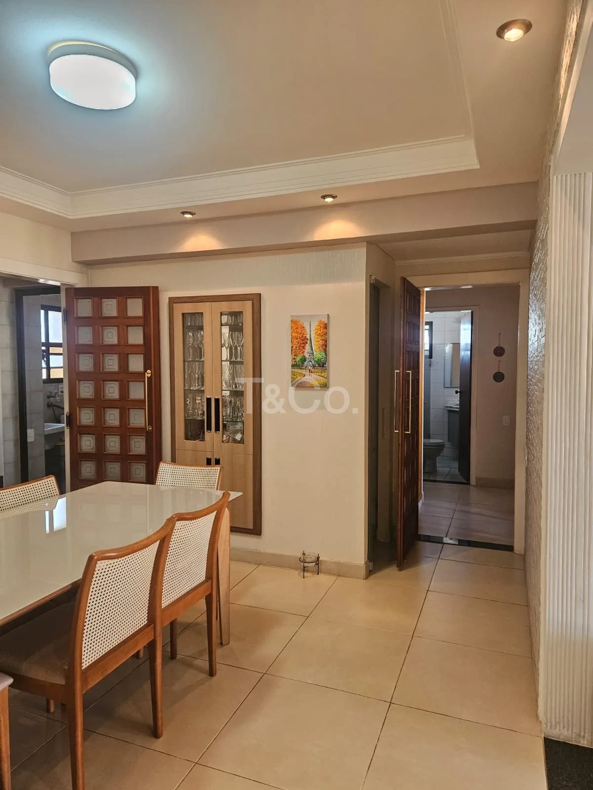 Apartamento 3 Quartos Em Cambuí, Vista Para A Cidade, Andar Alto