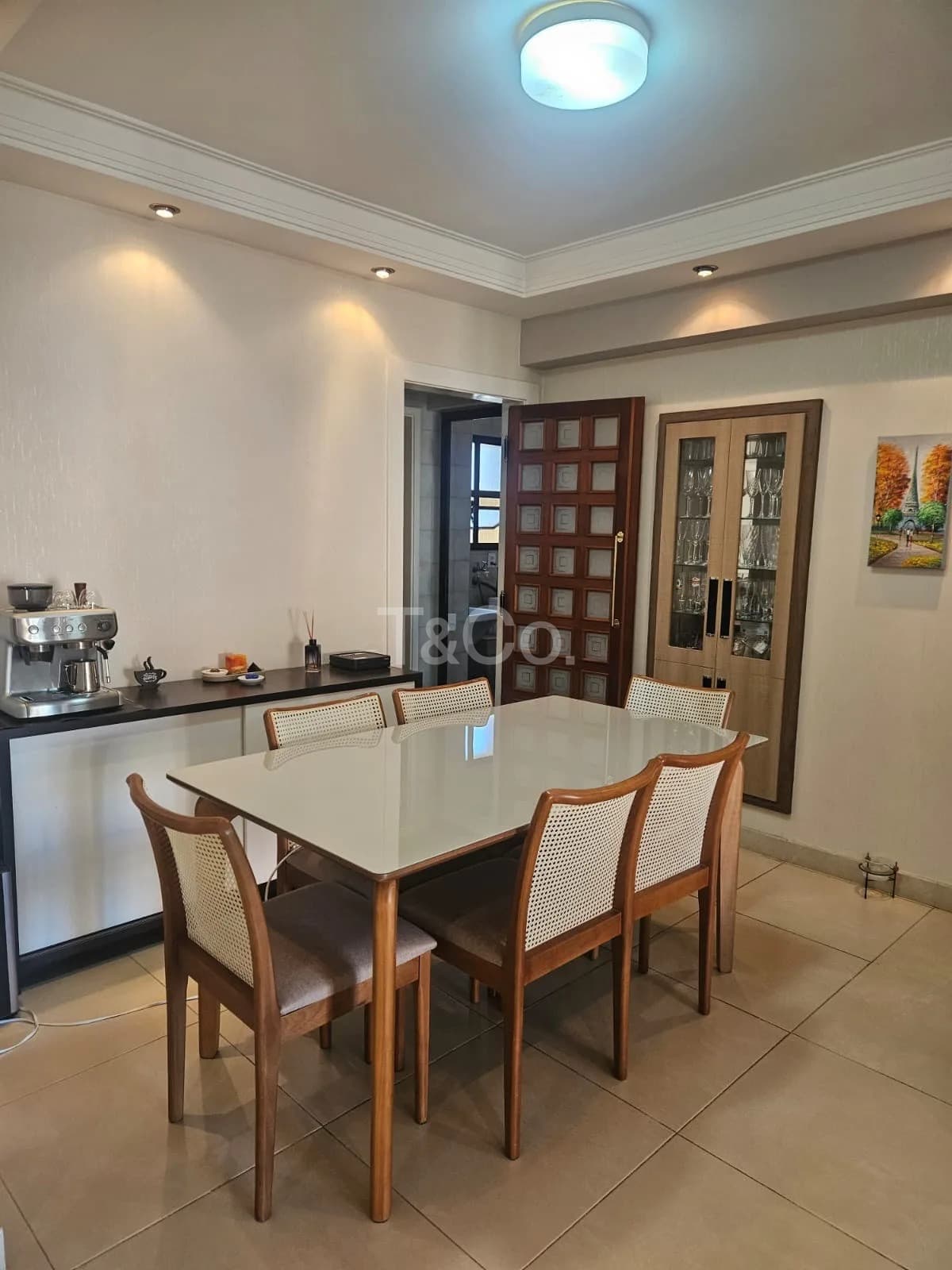 Apartamento 3 Quartos Em Cambuí, Vista Para A Cidade, Andar Alto