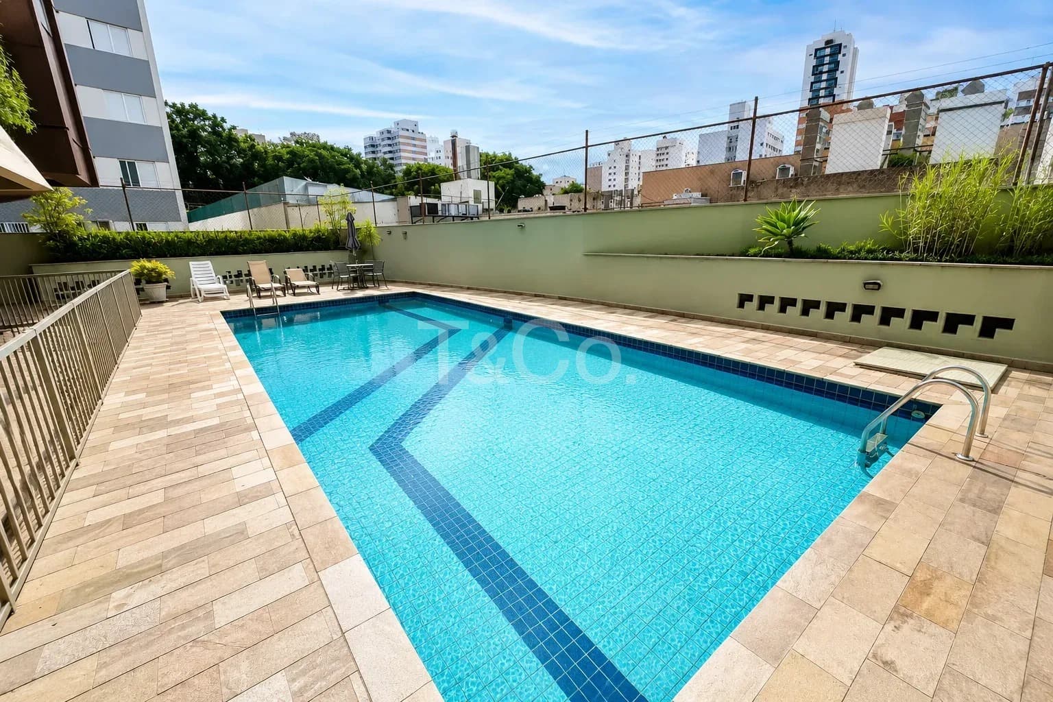 Apartamento 3 Quartos Em Cambuí, Vista Para A Cidade, Andar Alto