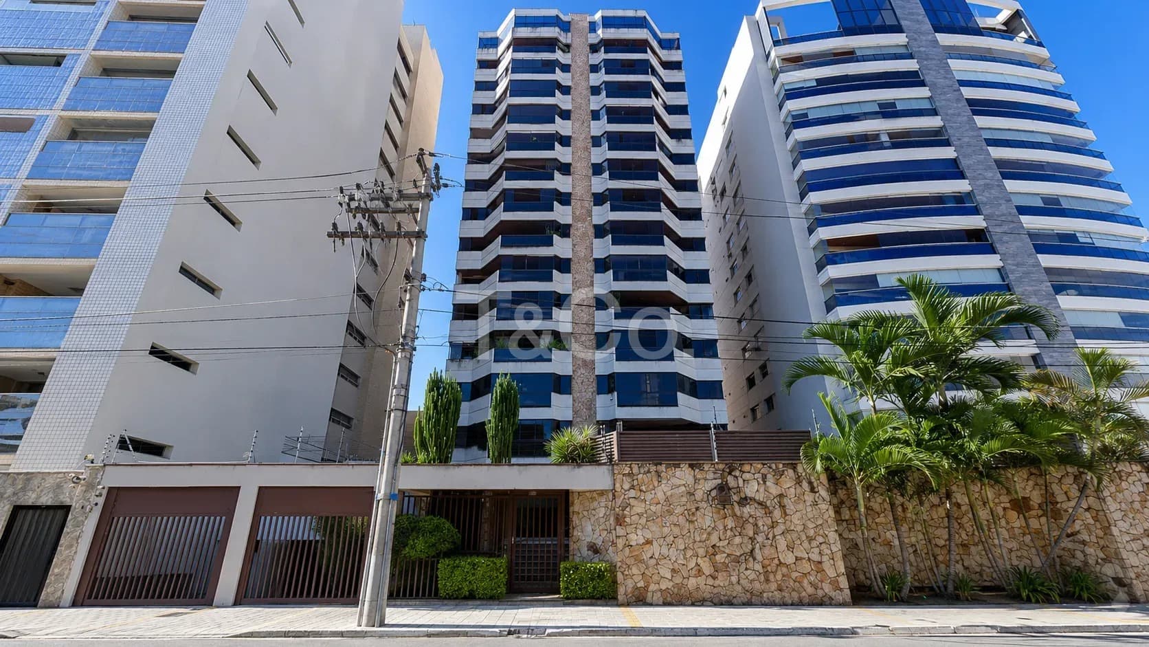 Apartamento 3 Quartos No Cambuí, Com Vista Para Piscina do Tênis Clube, Semi Mobiliado e Pronto Para Morar