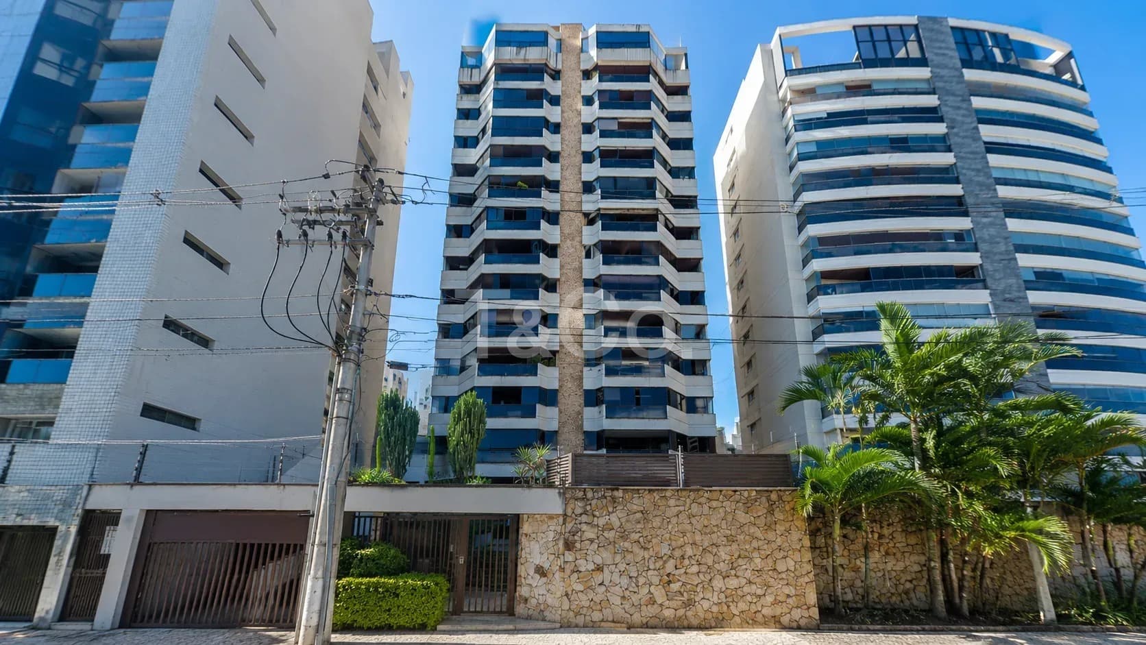 Apartamento 3 Quartos No Cambuí, Com Vista Para Piscina do Tênis Clube, Semi Mobiliado e Pronto Para Morar