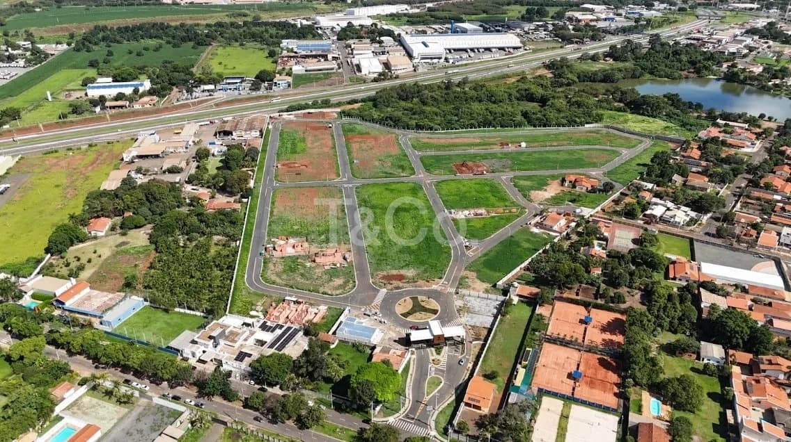 Terreno À Venda de 308m² No Residencial Luiza, Com Piscina e Academia No Condomínio