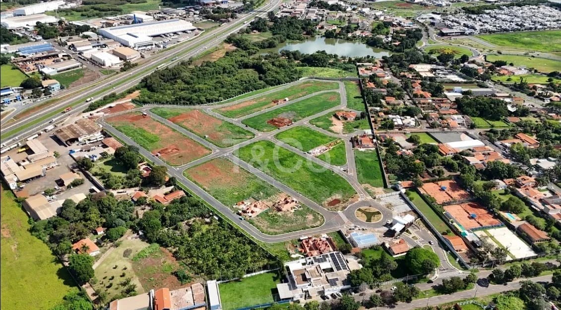 Terreno À Venda de 308m² No Residencial Luiza, Com Piscina e Academia No Condomínio