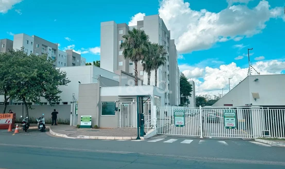 Apartamento de 3 Dormitórios Com Suíte e 2 Vagas - Condmínio Completo