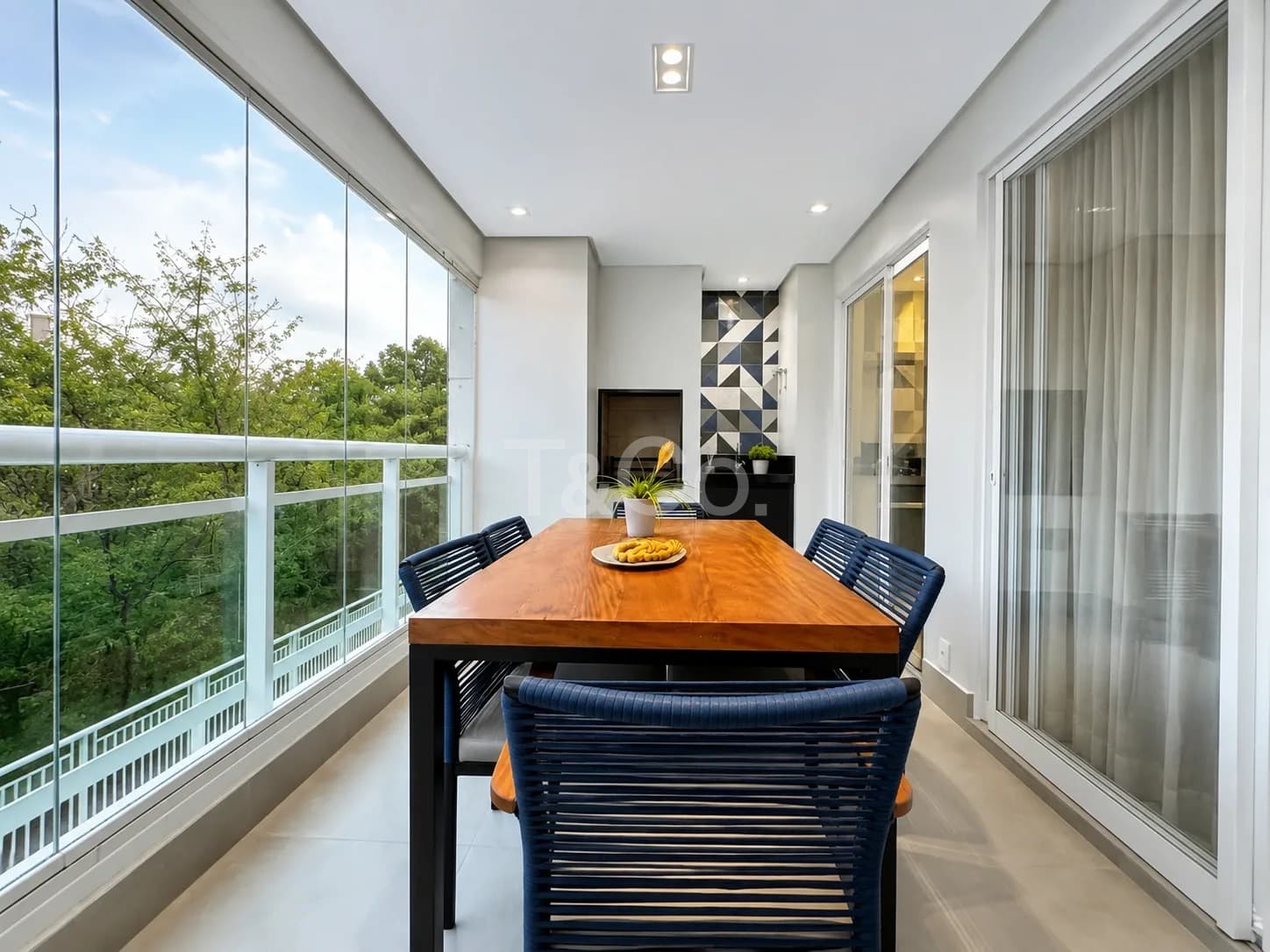 Apartamento Mobiliado Com 3 Suítes No Taquaral Com 2 Vagas Cobertas