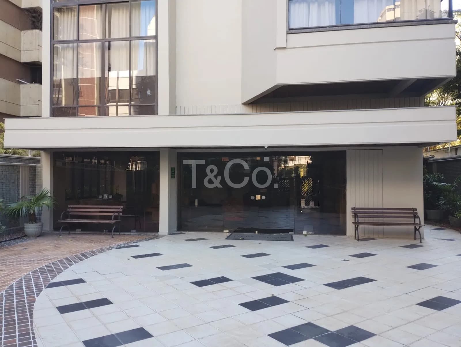 Apartamento 4 Quartos No Cambuí, Reformado Em 2025, Andar Alto