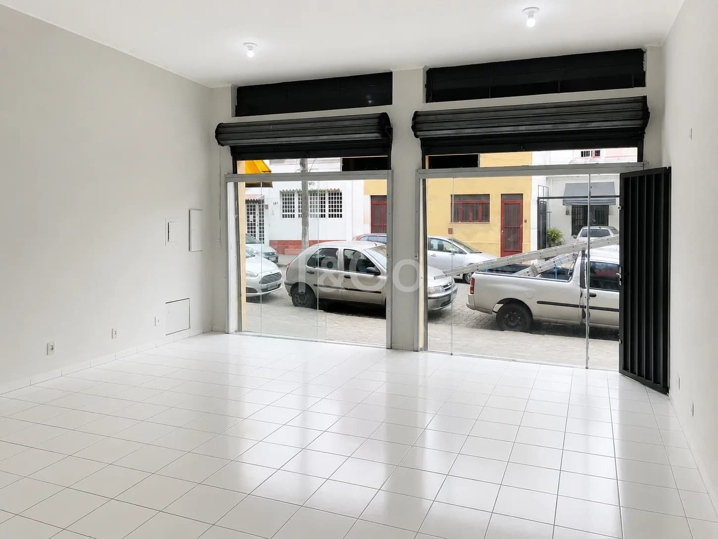 Prédio Comercial 3 Salas Em Bosque Com Ar Condicionado Central