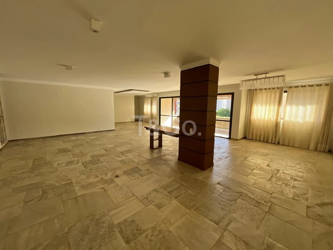 Apartamento 5 Quartos No Cambuí Com 3 Vagas Cobertas, Semi Mobiliado