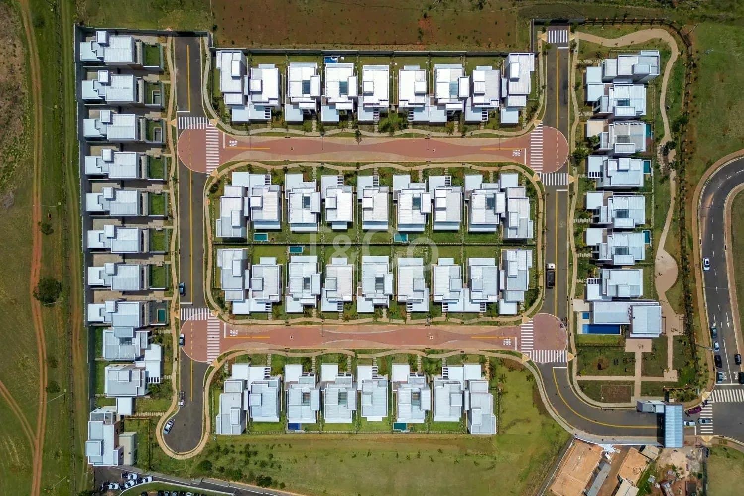 Sobrado 3 Suítes Em Alphaville Dom Pedro, Novo e Pronto Para Morar