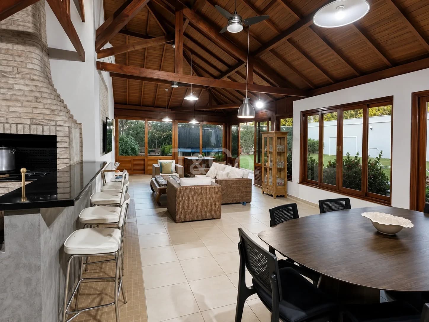 Casa de Alto Padrão Em Localização Privilegiada No Parque Xangrilá