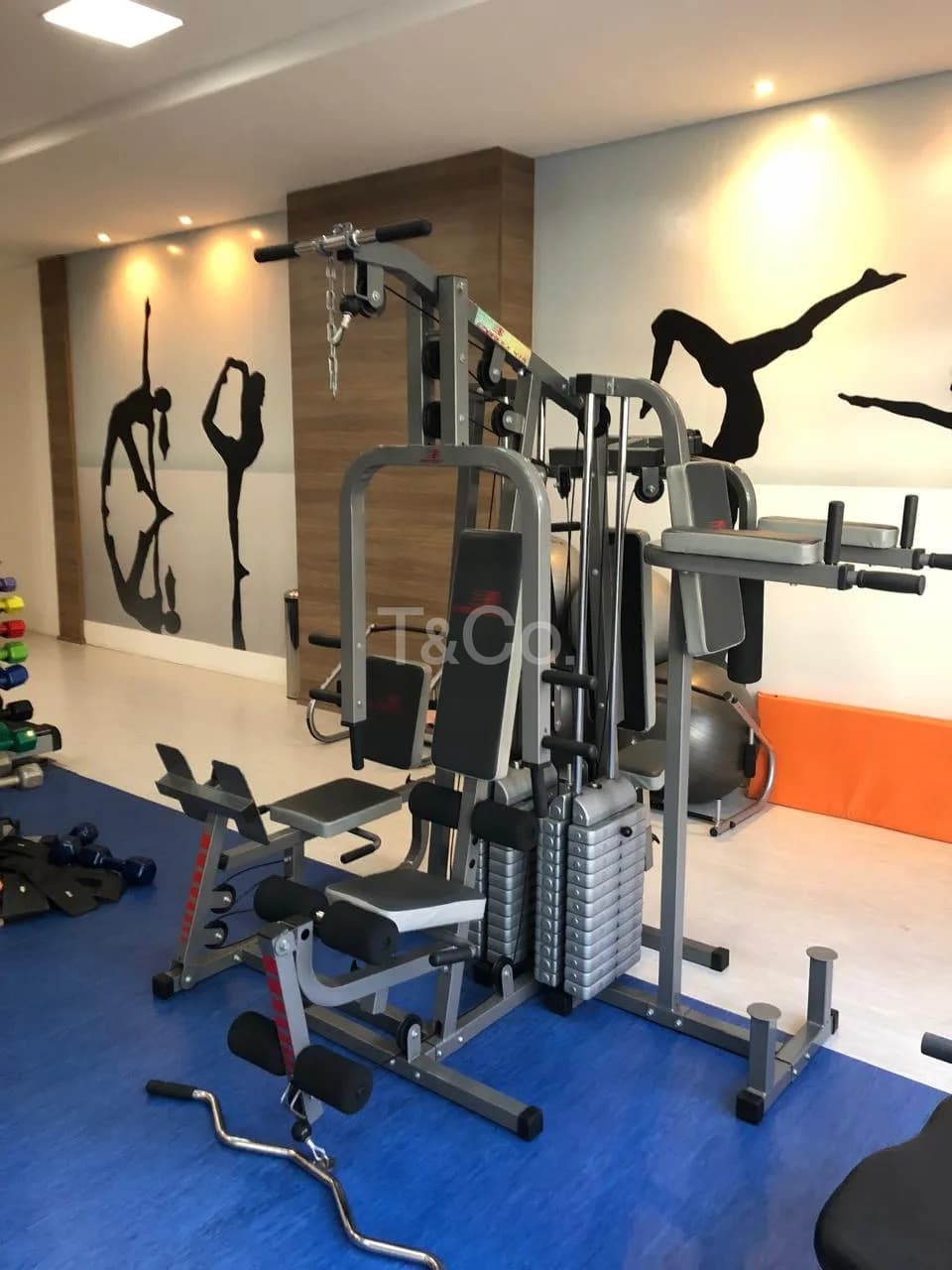 Apartamento 1 Quarto No Cambuí Com Mobília Completa e Garagem Coberta