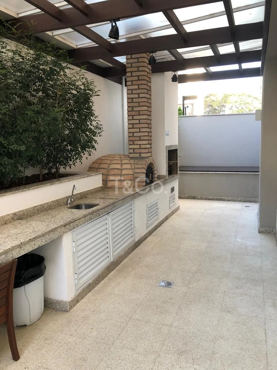 Apartamento 1 Quarto No Cambuí Com Mobília Completa e Garagem Coberta