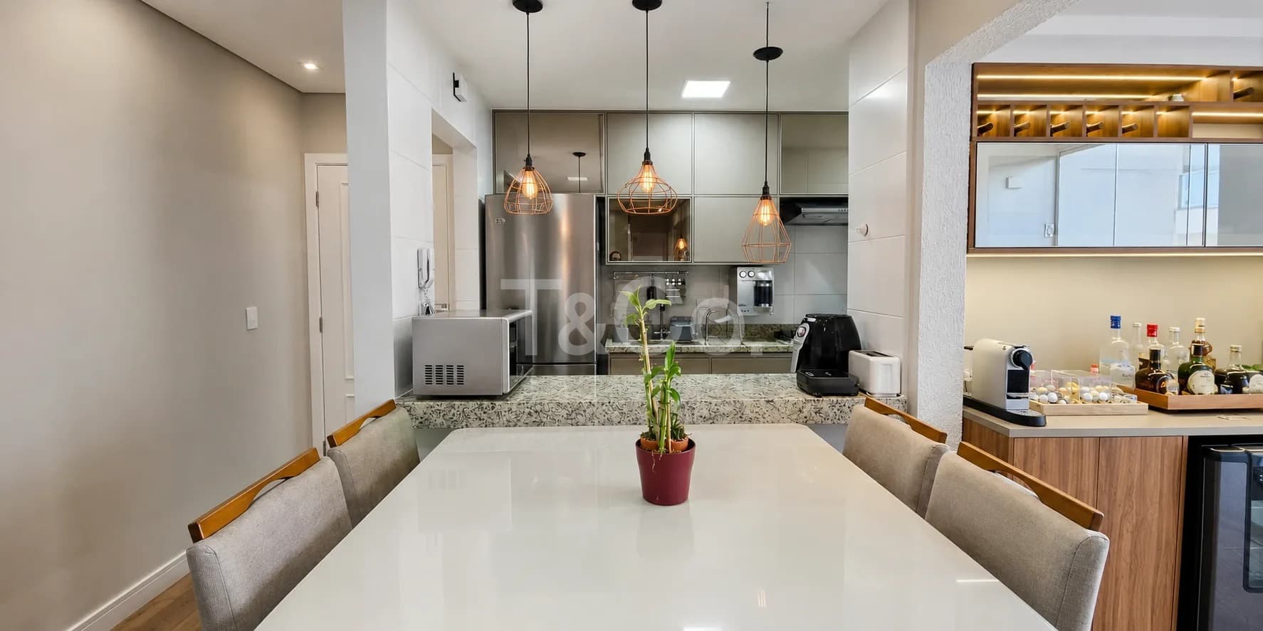 Apartamento 2 Quartos Em Mansões Santo Antônio, Semi Mobiliado e Pronto Para Morar