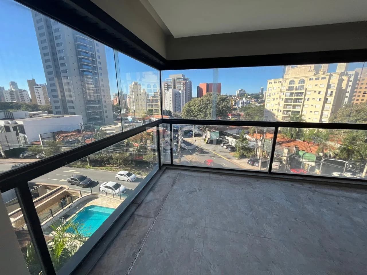 Apartamento 3 Suítes No Cambuí Com 297m² e Sem Vizinho Lateral