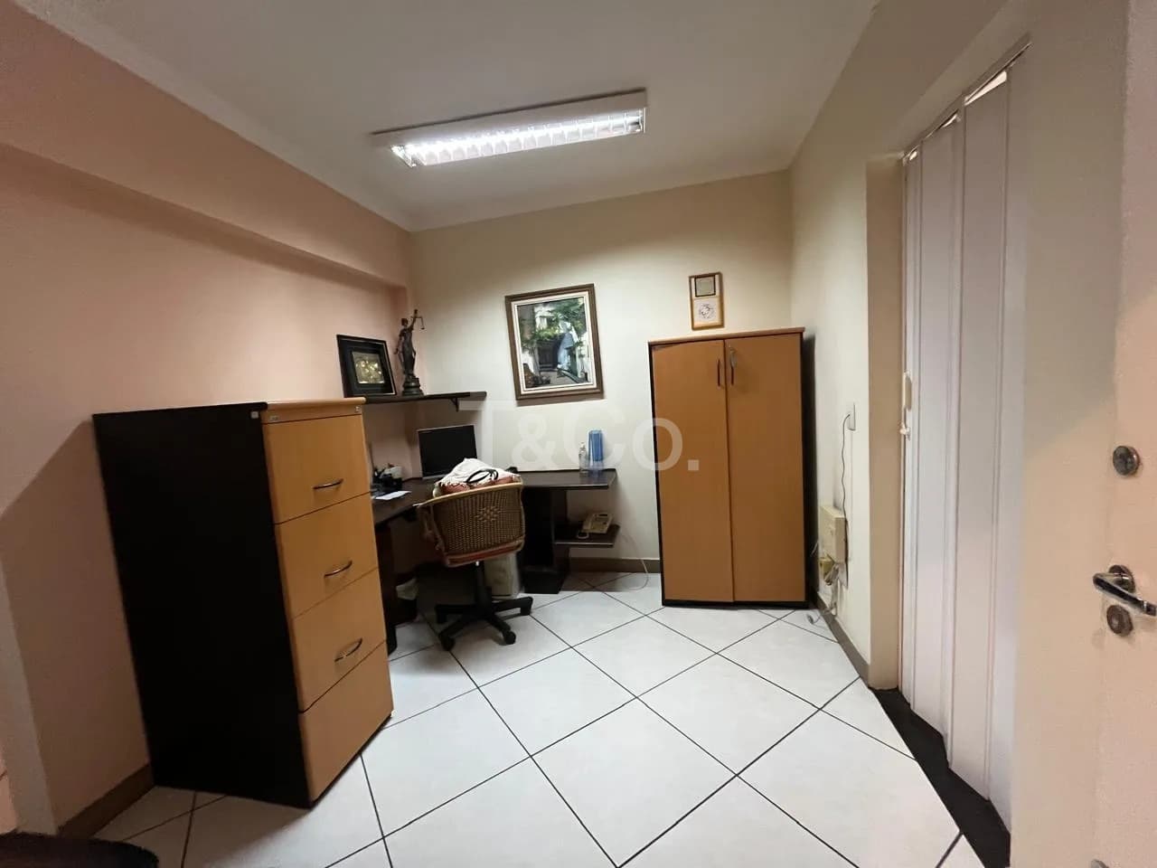 Sala Comercial 2 Ambientes No Centro Com 2 Garagens Cobertas