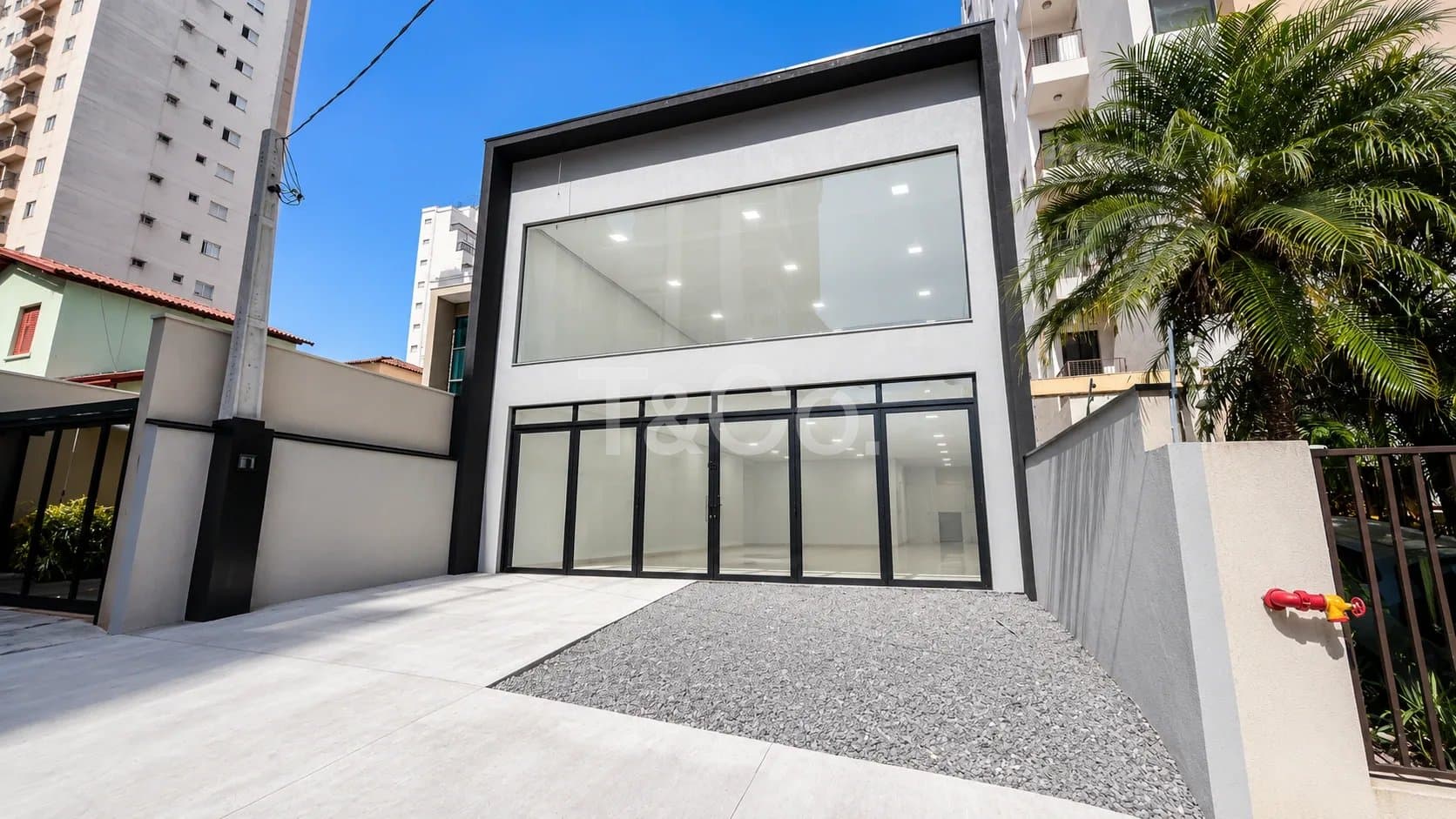 Salão Comercial 472m² No Cambuí Com 4 Vagas de Garagem