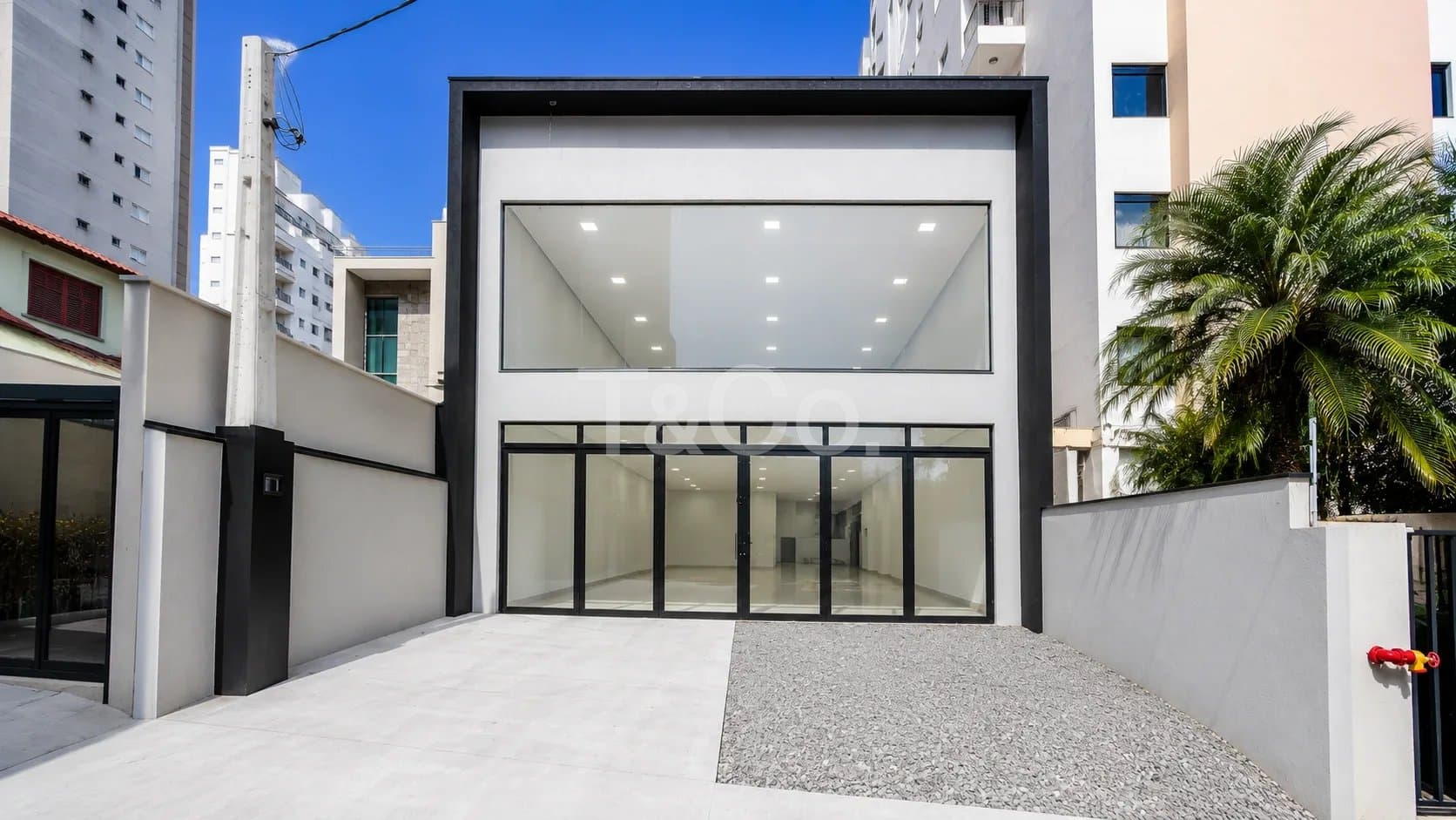 Salão Comercial 472m² No Cambuí Com 4 Vagas de Garagem