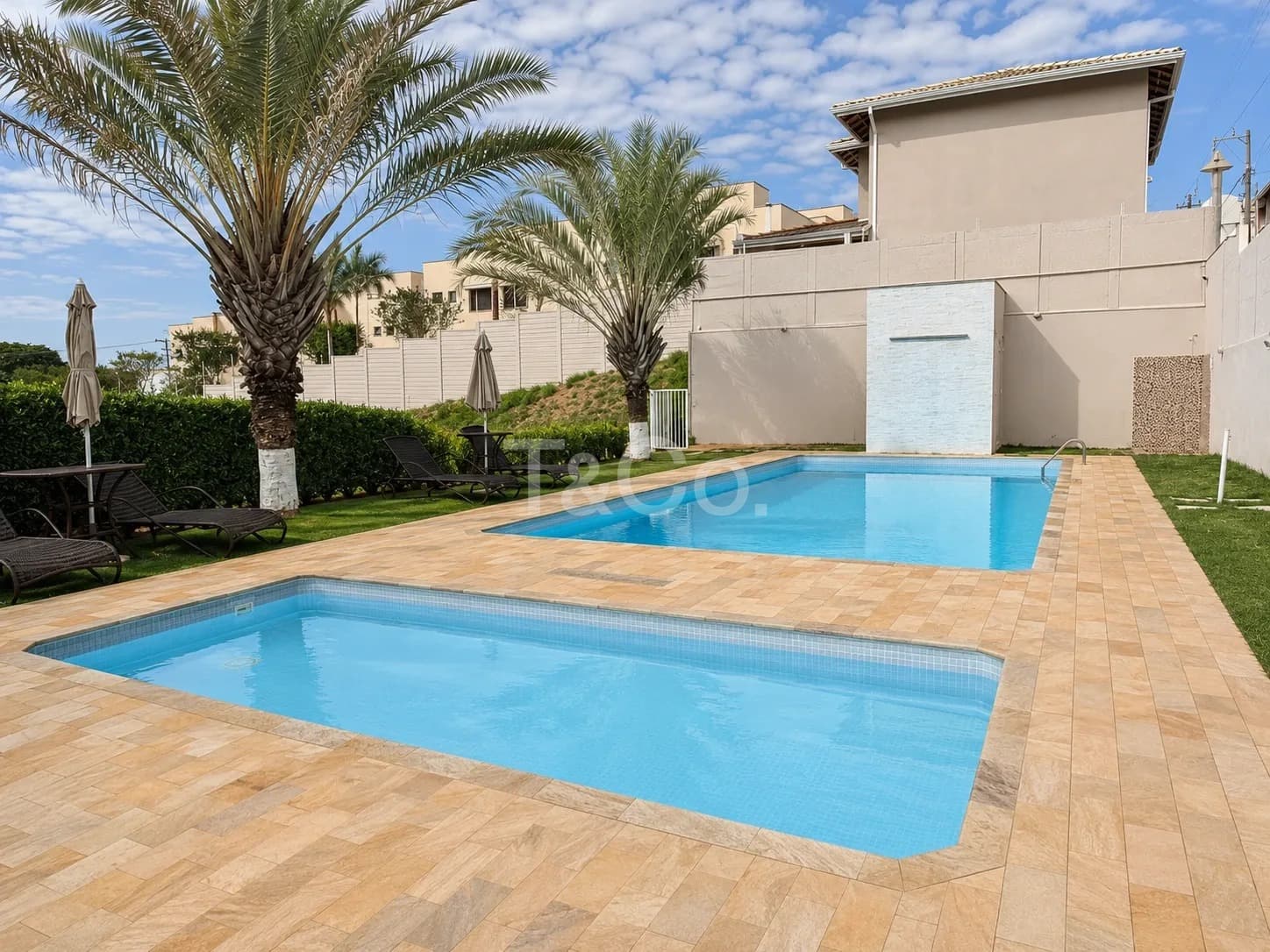 Casa 3 Quartos Em Condomínio Village Corsega Com Piscina e Pet Place
