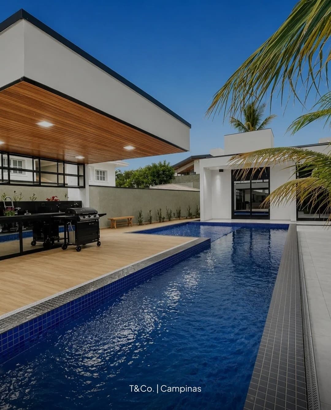 No Condomínio Residencial Alphaville Campinas
R$ 5.900.000,00 | 3 Suítes | 8 Vagas | 520m² Área Construída | 840m² Terr