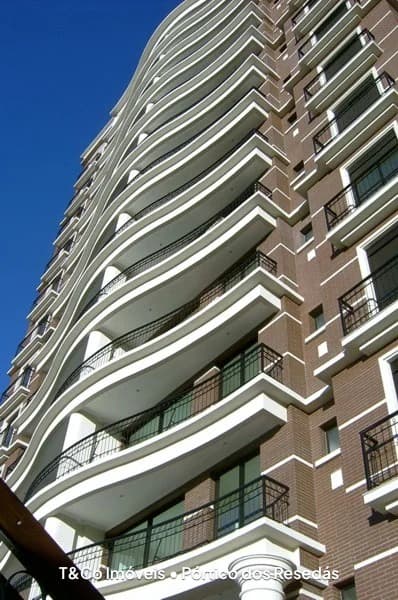 Pórtico dos Resedás em Cambuí, Campinas: Varandas da fachada do Pórtico dos Resedás