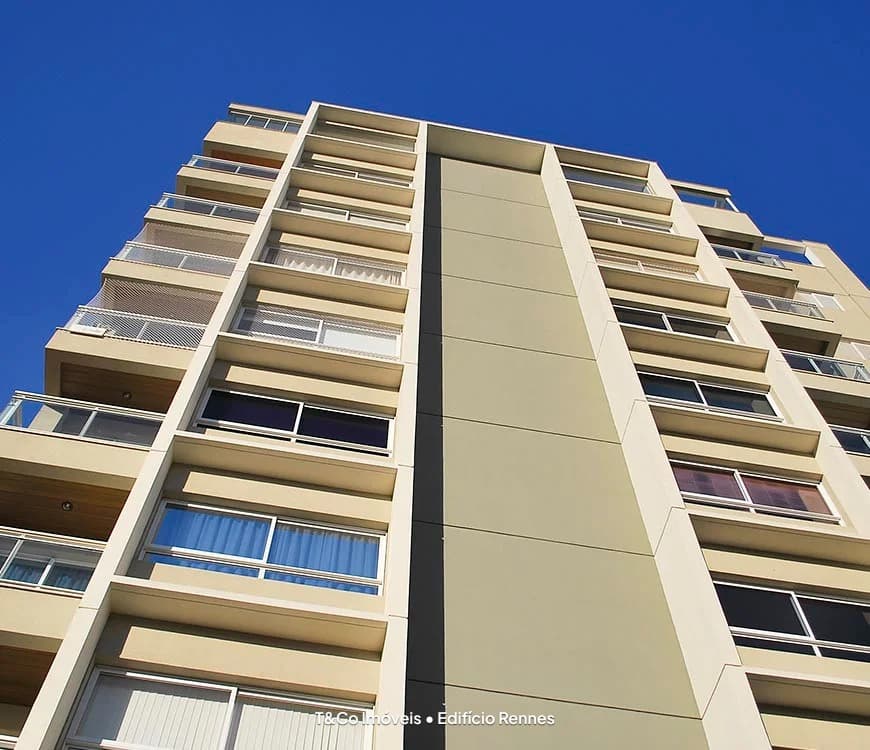 Edifício Rennes em Cambuí, Campinas: Fachada do Edifício Rennes vista de baixo